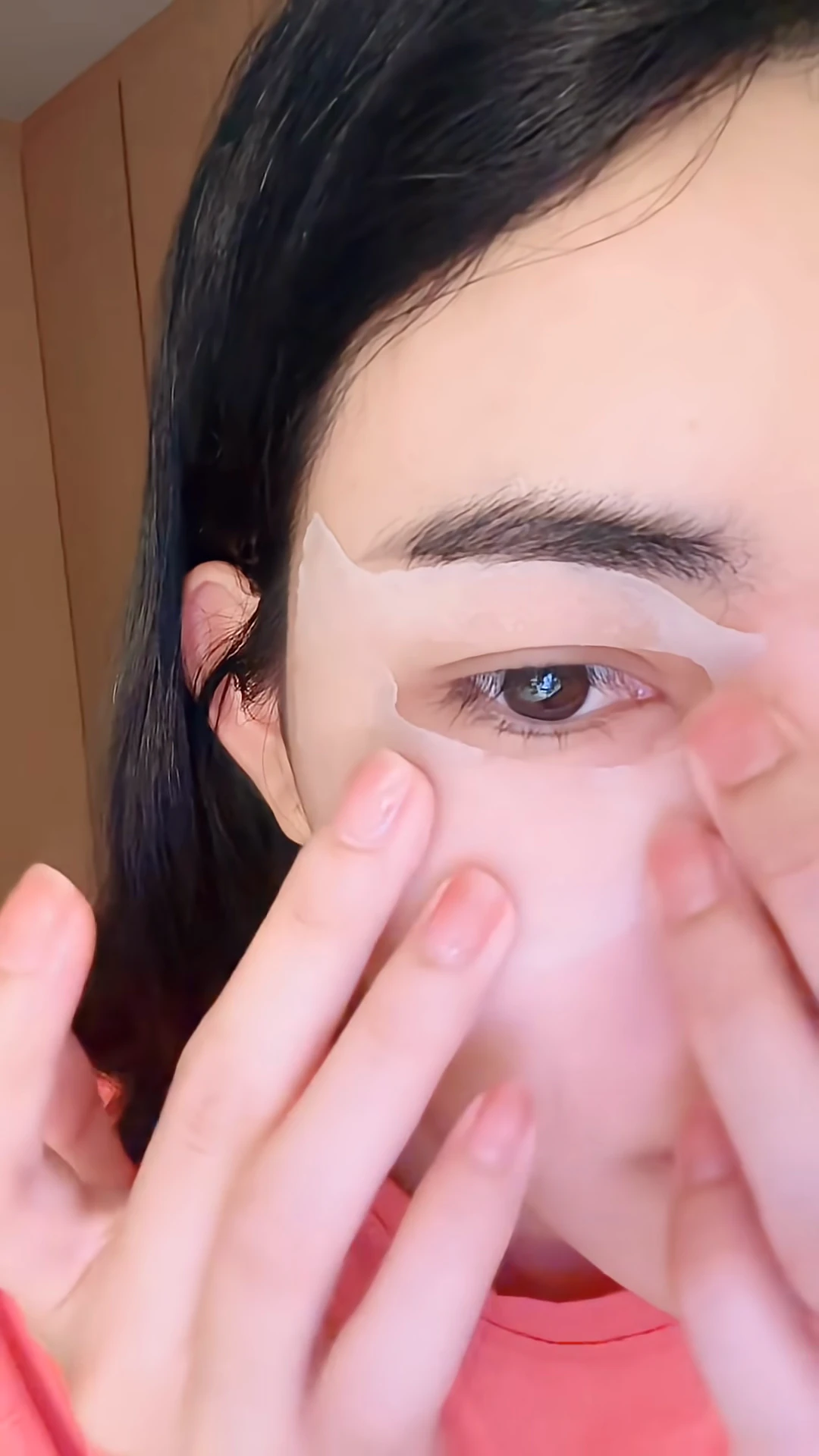 Applying an actual Premium Plus eye sheet around the eye